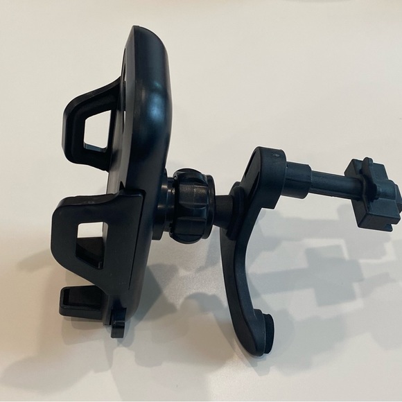 🚗TWO FOR $15 until sold out! 360° Rotating Car Vent Clip Phone Holder - Picture 9 of 12